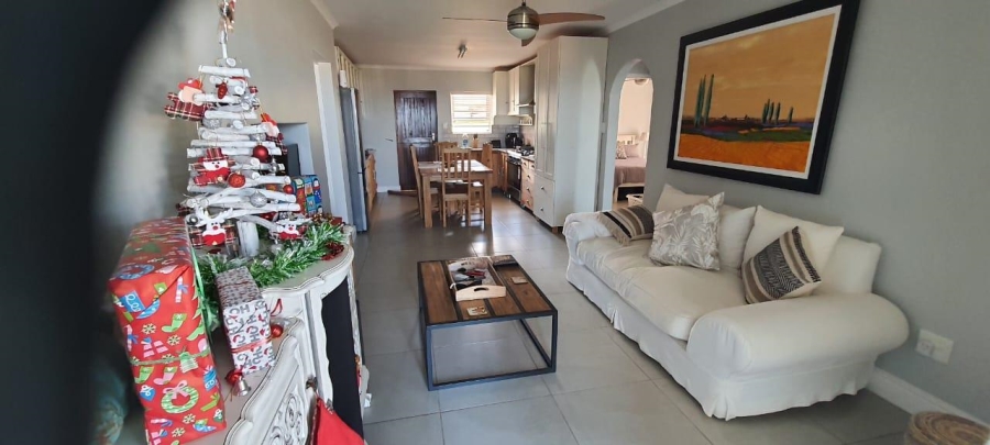 To Let 2 Bedroom Property for Rent in Wavecrest Eastern Cape